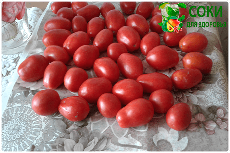 томаты на столе